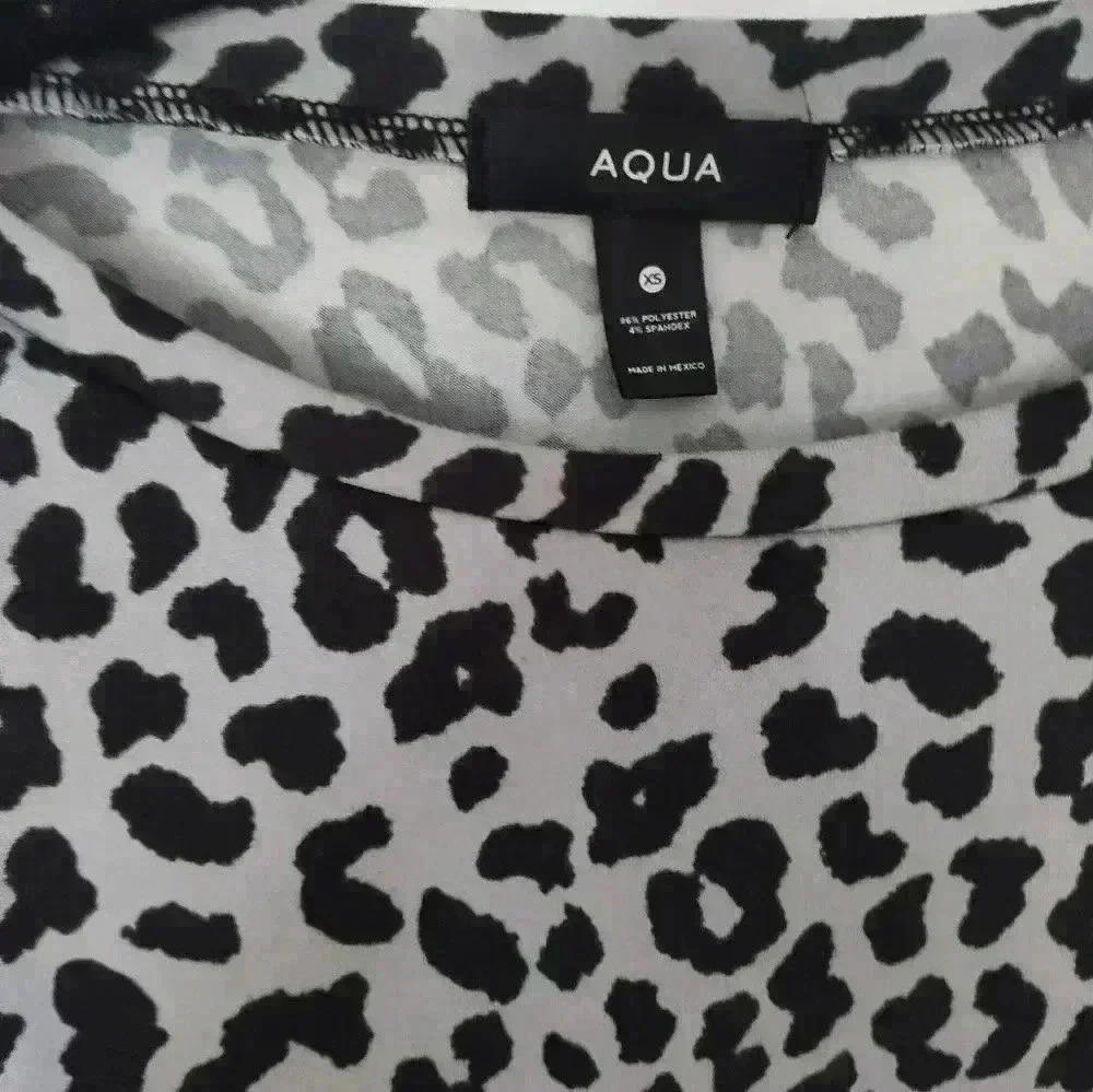 Aqua animal print padded shoulder tee shirt size xs #92 - Picture 2 of 2